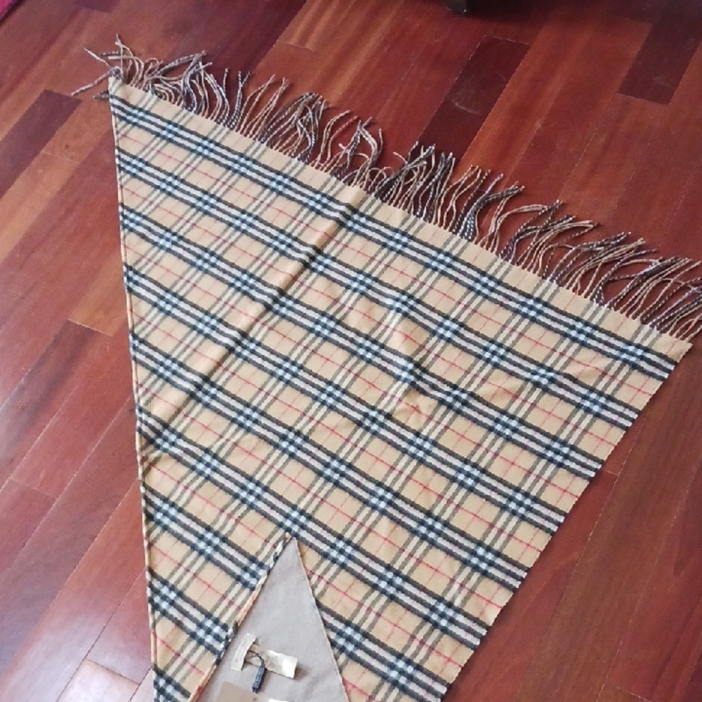 Burberry Plaid Fringe Shawl, Brand New Withv Tags. 100% Authentic - Picture 5 of 6